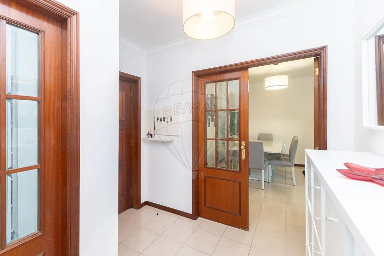 Apartamento T2 para Arrendamento em Vilar de Andorinho Foto 6