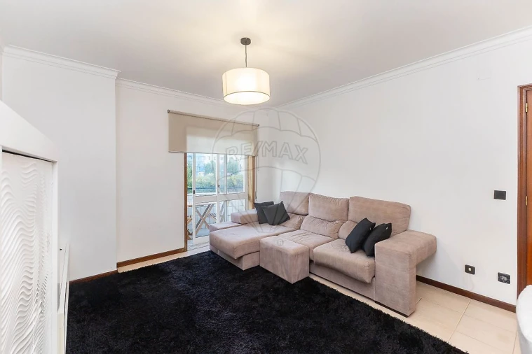 Apartamento T2 para Arrendamento em Vilar de Andorinho Foto 10