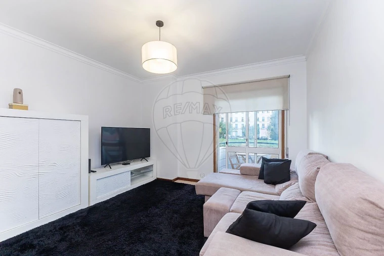 Apartamento T2 para Arrendamento em Vilar de Andorinho Foto 12