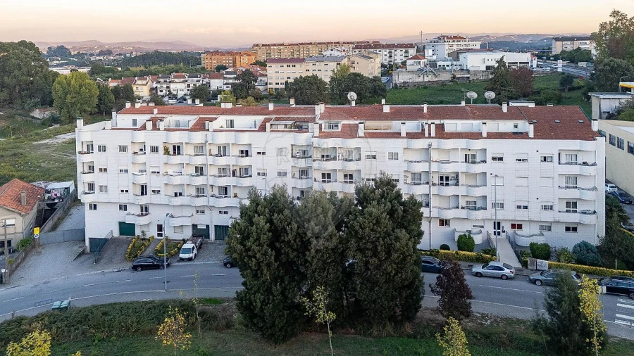 Apartamento T2 para Arrendamento em Vilar de Andorinho Foto 2