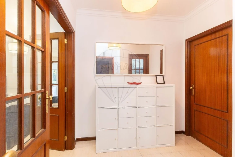 Apartamento T2 para Arrendamento em Vilar de Andorinho Foto 8