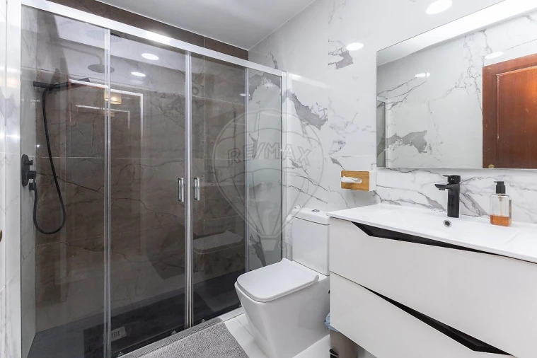 Apartamento T2 para Arrendamento em Vilar de Andorinho Foto 20