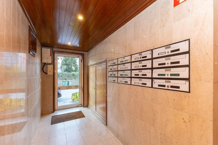 Apartamento T2 para Arrendamento em Vilar de Andorinho Foto 4