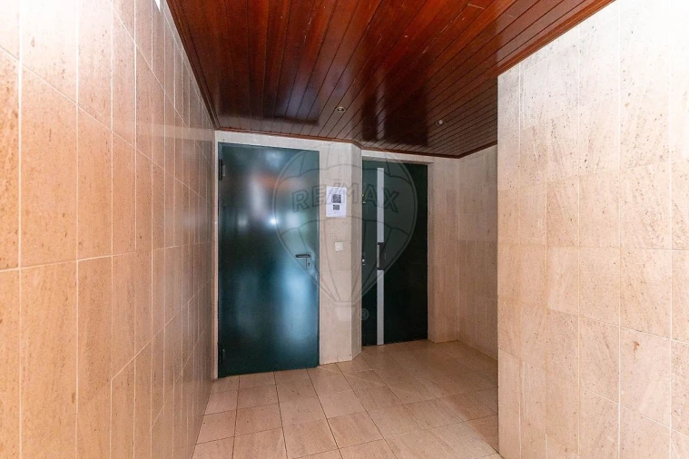 Apartamento T2 para Arrendamento em Vilar de Andorinho Foto 5