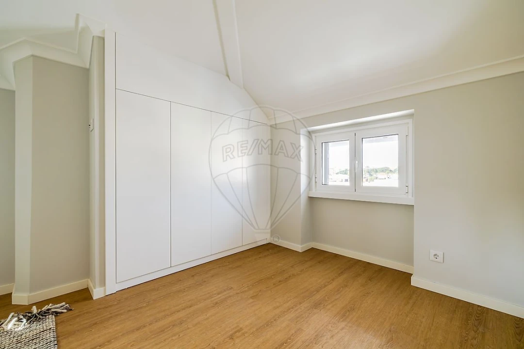 Apartamento T3 para Venda em Carcavelos e Parede Foto 8