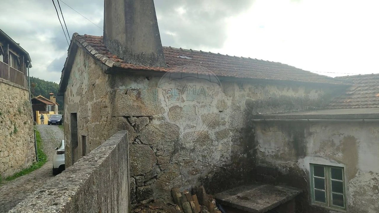 Moradia T4 para Venda em Macieira de Cambra Foto 3