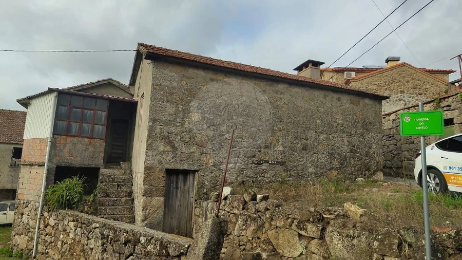 Moradia T4 para Venda em Macieira de Cambra Foto 1