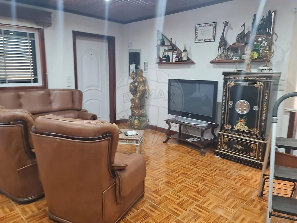 Moradia T6 para Venda em Lourosa Foto 3