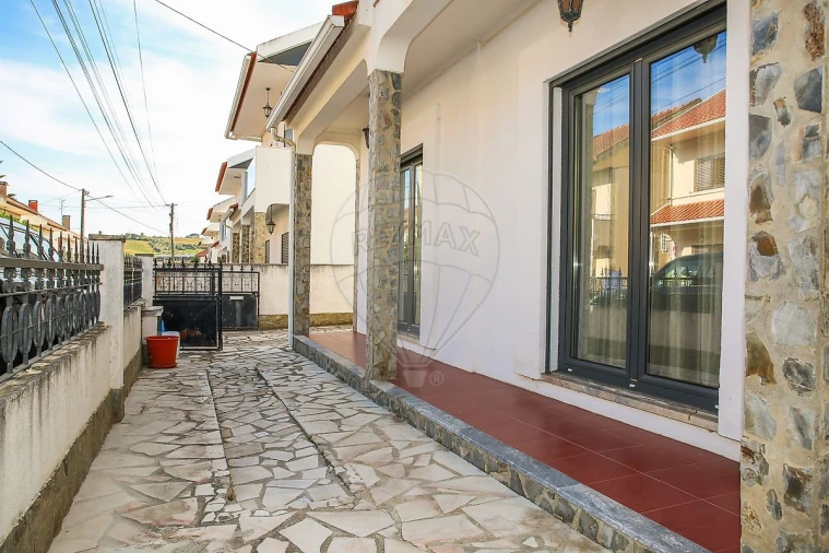 Moradia T3 para Venda em Carregado e Cadafais Foto 50