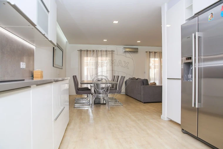 Moradia T3 para Venda em Carregado e Cadafais Foto 9