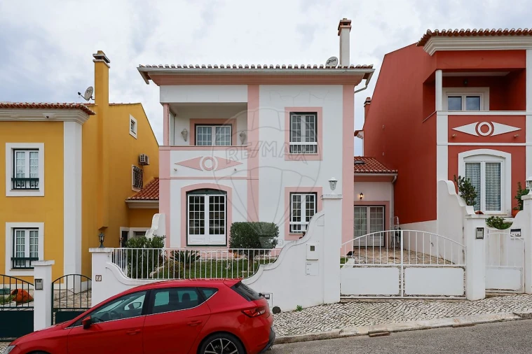 Moradia T4 para Venda em Alenquer (Santo Estêvão e Triana)