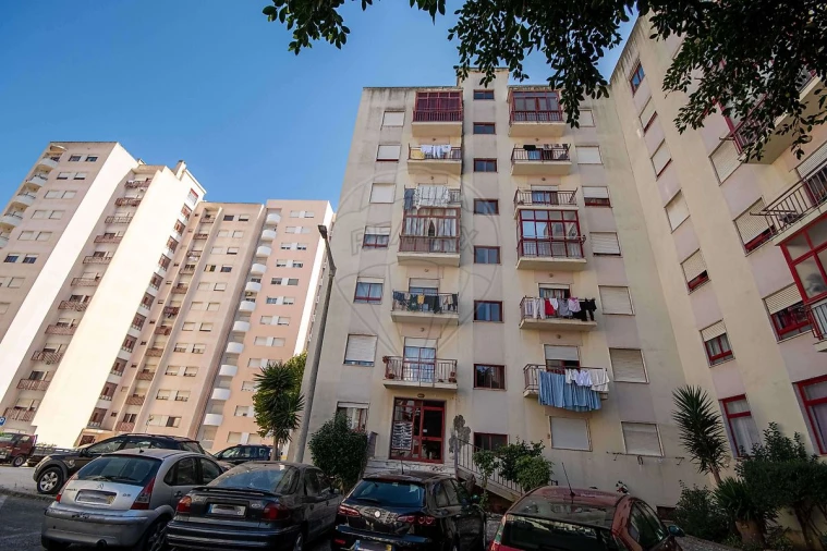 Apartamento T2 para Venda em Carregado e Cadafais Foto 16