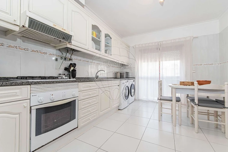 Apartamento T2 para Venda em Carregado e Cadafais Foto 6