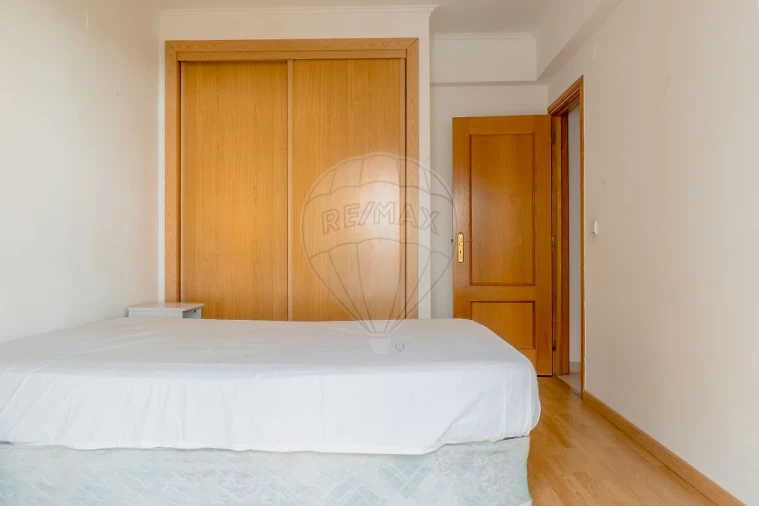 Apartamento T3 para Venda em Vialonga Foto 3