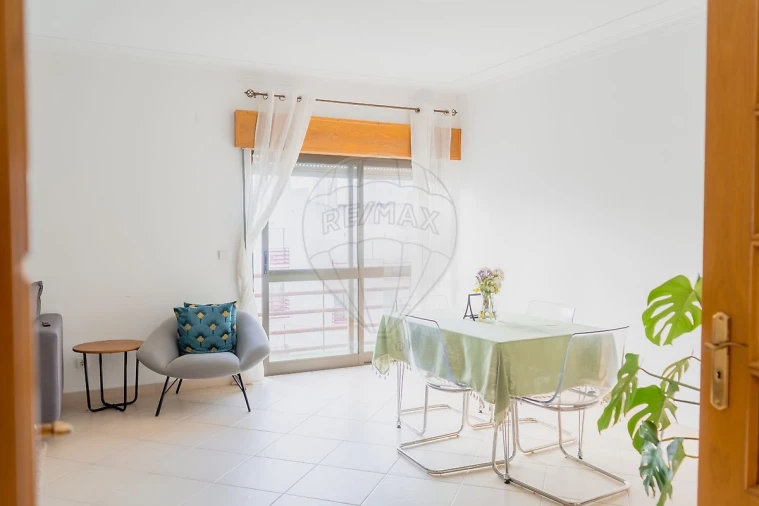 Apartamento T3 para Venda em Vialonga Foto 1