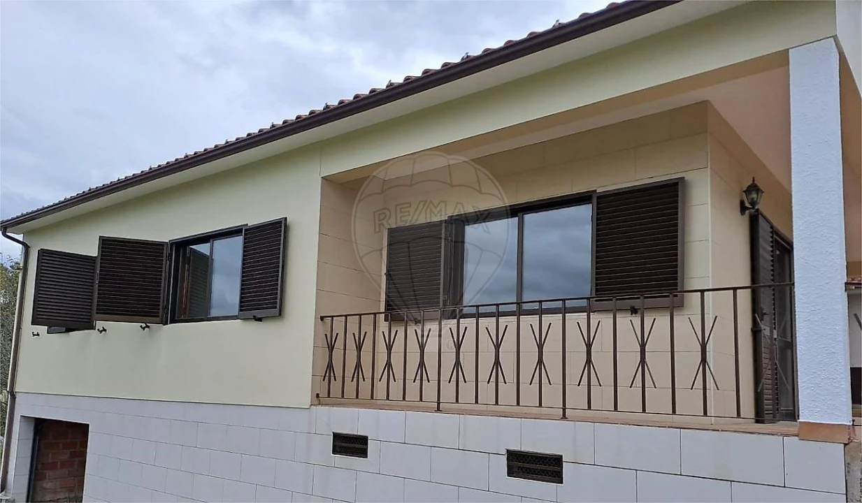 Moradia T4 para Arrendamento em Canelas e Fermelã Foto 3