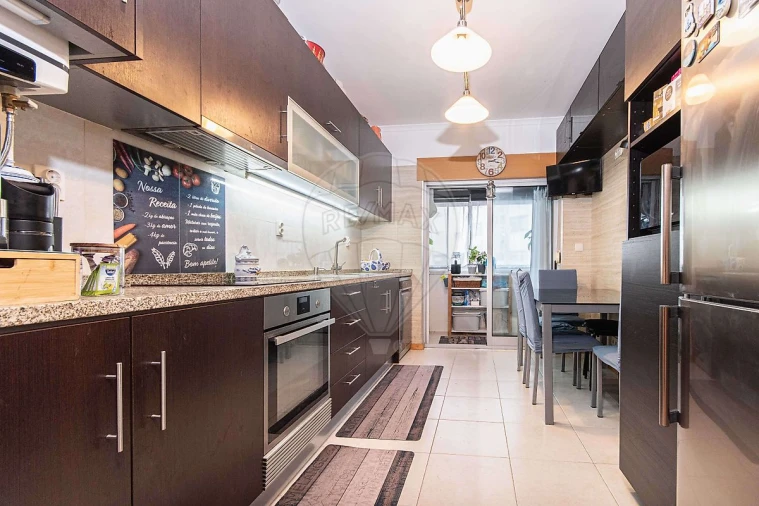 Apartamento T3 para Venda em Carregado e Cadafais Foto 8