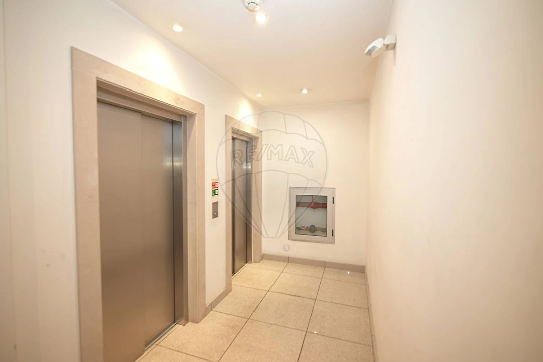 Apartamento T2 para Arrendamento em Sacavém e Prior Velho Foto 8