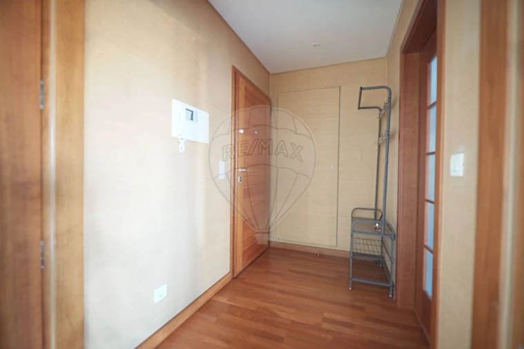 Apartamento T2 para Arrendamento em Sacavém e Prior Velho Foto 8