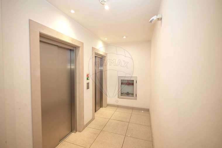 Apartamento T2 para Arrendamento em Sacavém e Prior Velho Foto 7