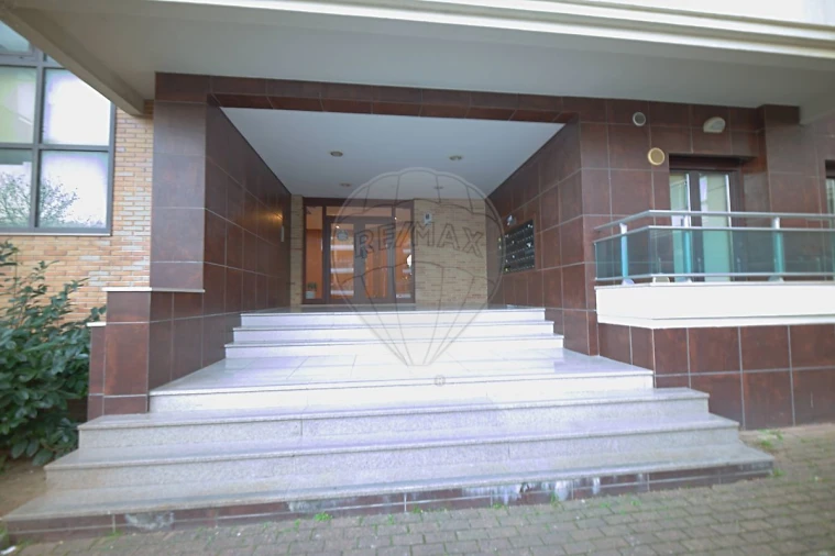 Apartamento T2 para Arrendamento em Sacavém e Prior Velho Foto 6