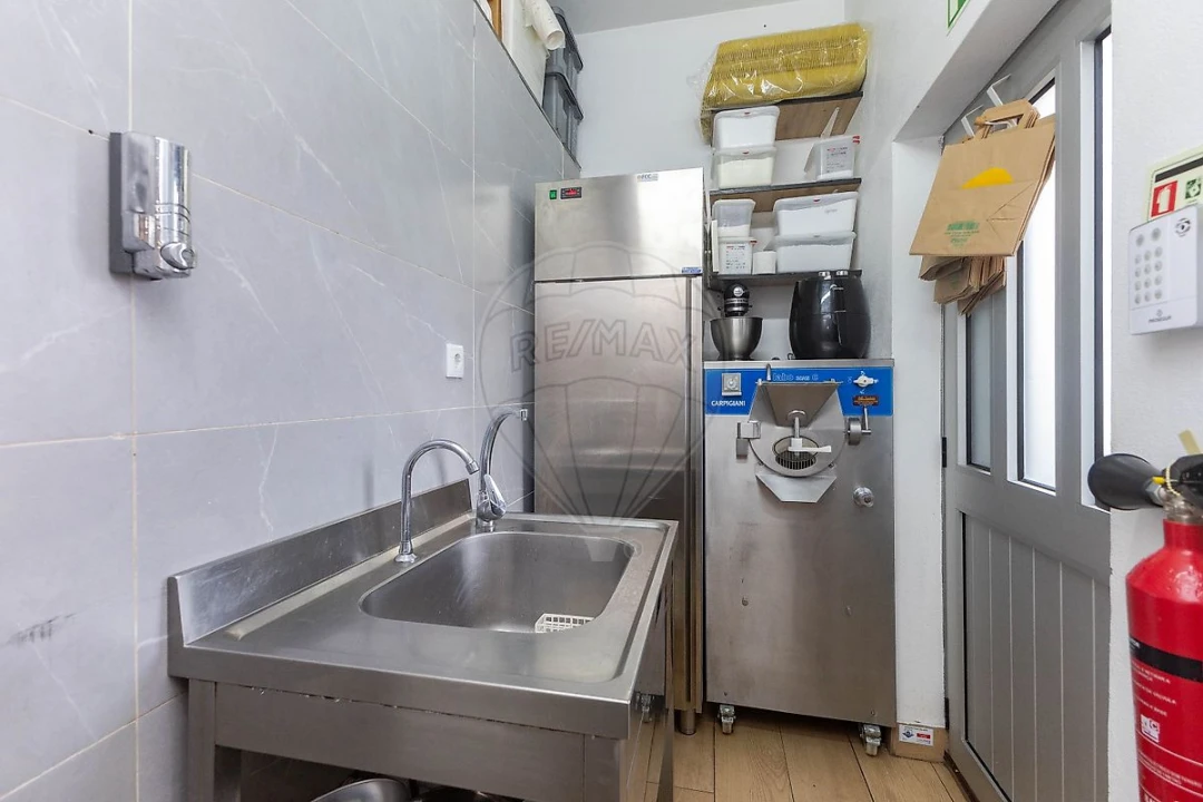 Negócio para Venda em Fânzeres e São Pedro da Cova Foto 26