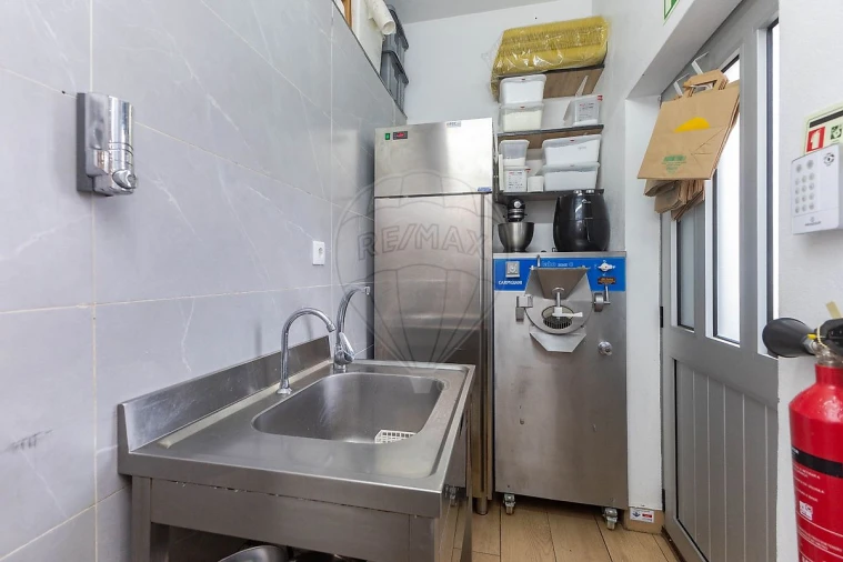 Negócio para Venda em Fânzeres e São Pedro da Cova Foto 26