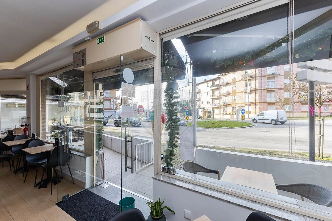 Negócio para Venda em Fânzeres e São Pedro da Cova Foto 11