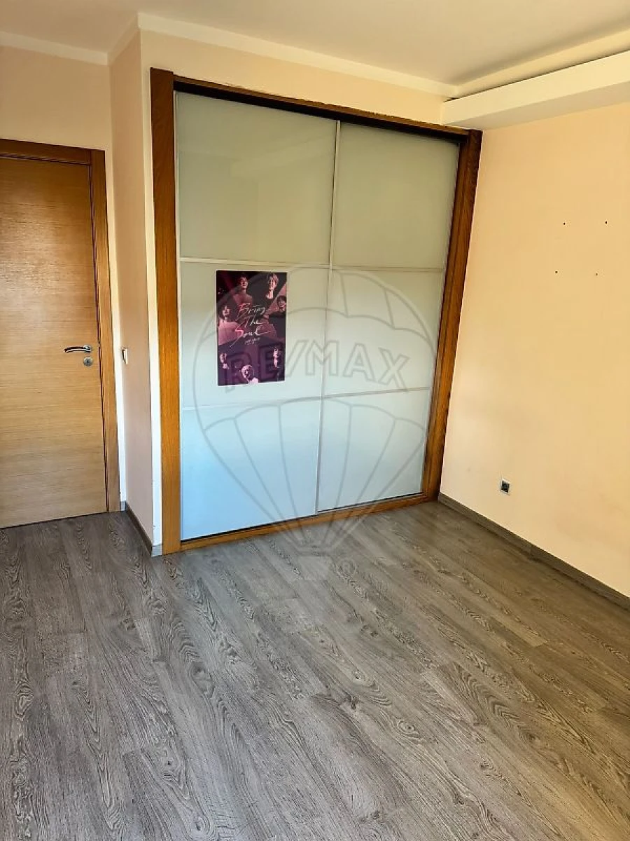 Apartamento T3 para Venda em Carregado e Cadafais Foto 16