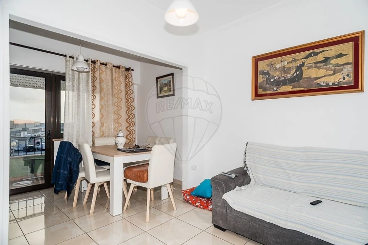 Apartamento T2 para Venda em Algueirão-Mem Martins Foto 1