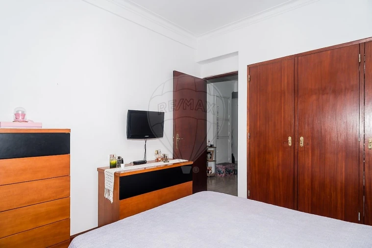 Apartamento T2 para Venda em Algueirão-Mem Martins Foto 3