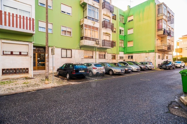 Apartamento T2 para Venda em Algueirão-Mem Martins Foto 16