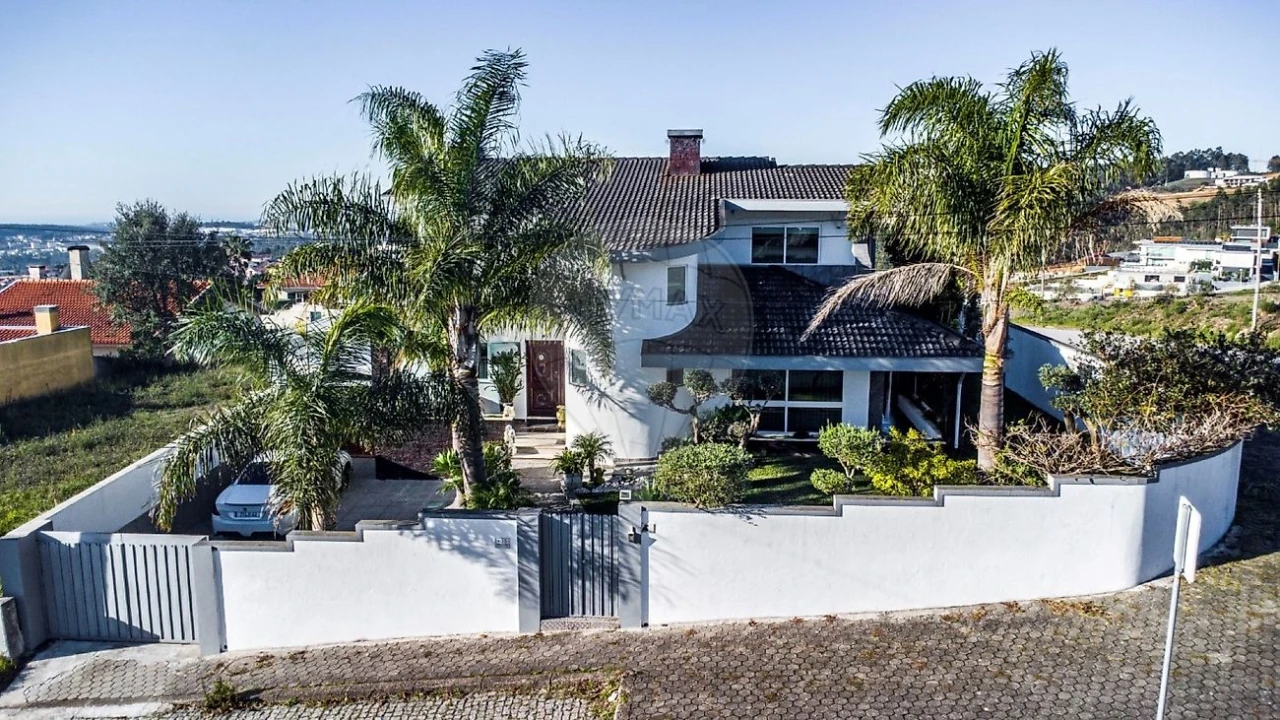 Moradia T3 para Venda em Escapães Foto 1