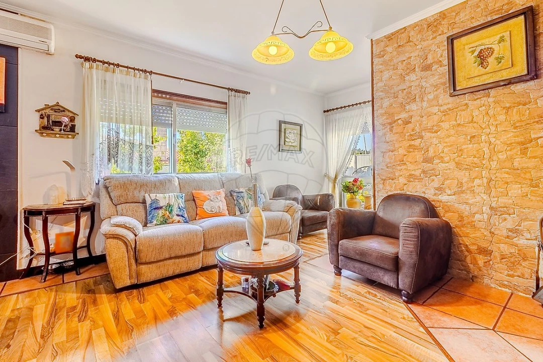 Moradia T3 para Venda em Escapães Foto 8