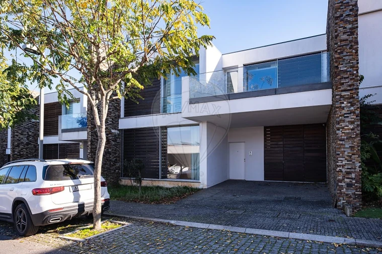 Moradia T3 para Venda em Água Longa Foto 2