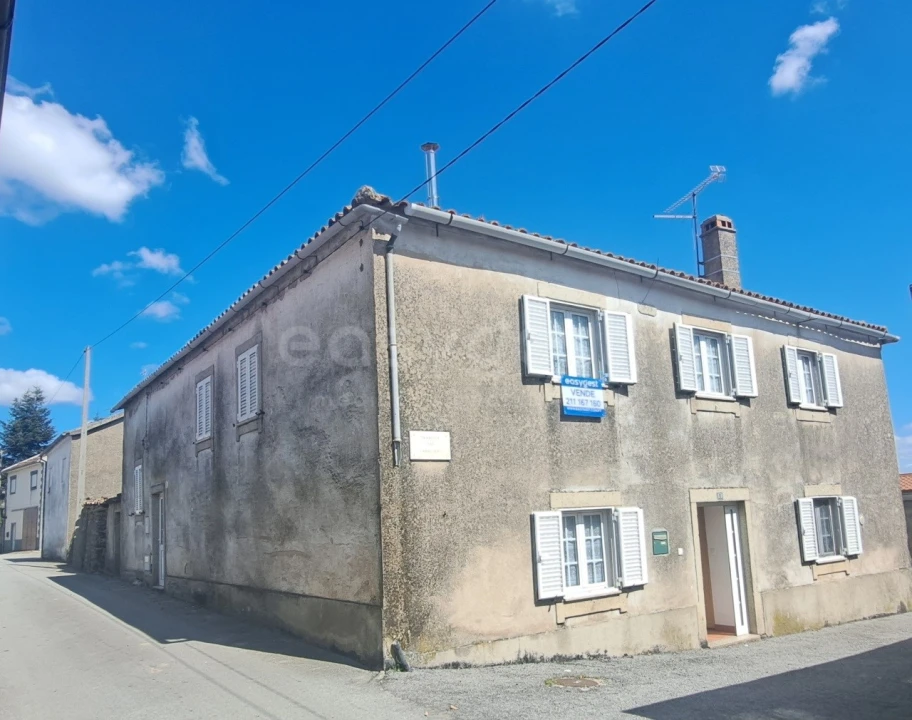 Moradia T5 para Venda em Urros Foto 1