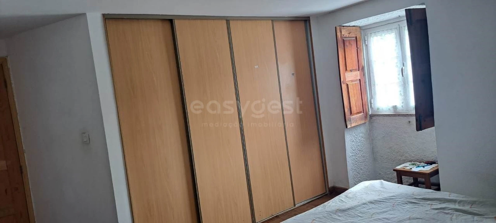 Moradia T5 para Venda em Urros Foto 8