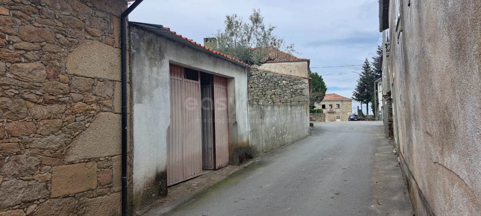 Moradia T5 para Venda em Urros Foto 12