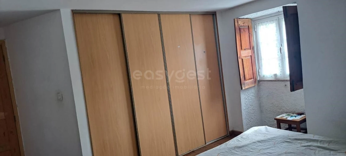 Moradia T5 para Venda em Urros Foto 8