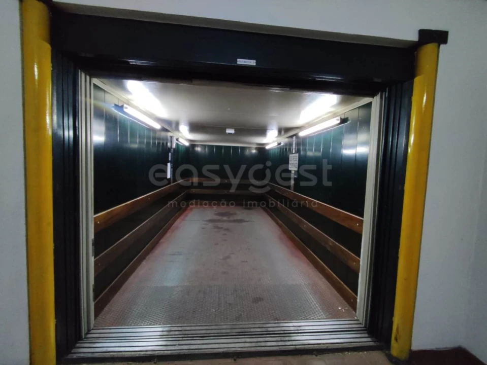 Garagem para Venda em São Domingos de Benfica Foto 6