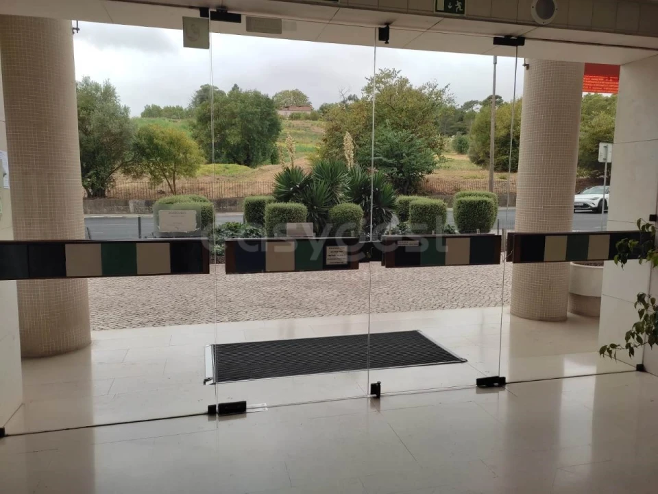 Garagem para Venda em São Domingos de Benfica Foto 19