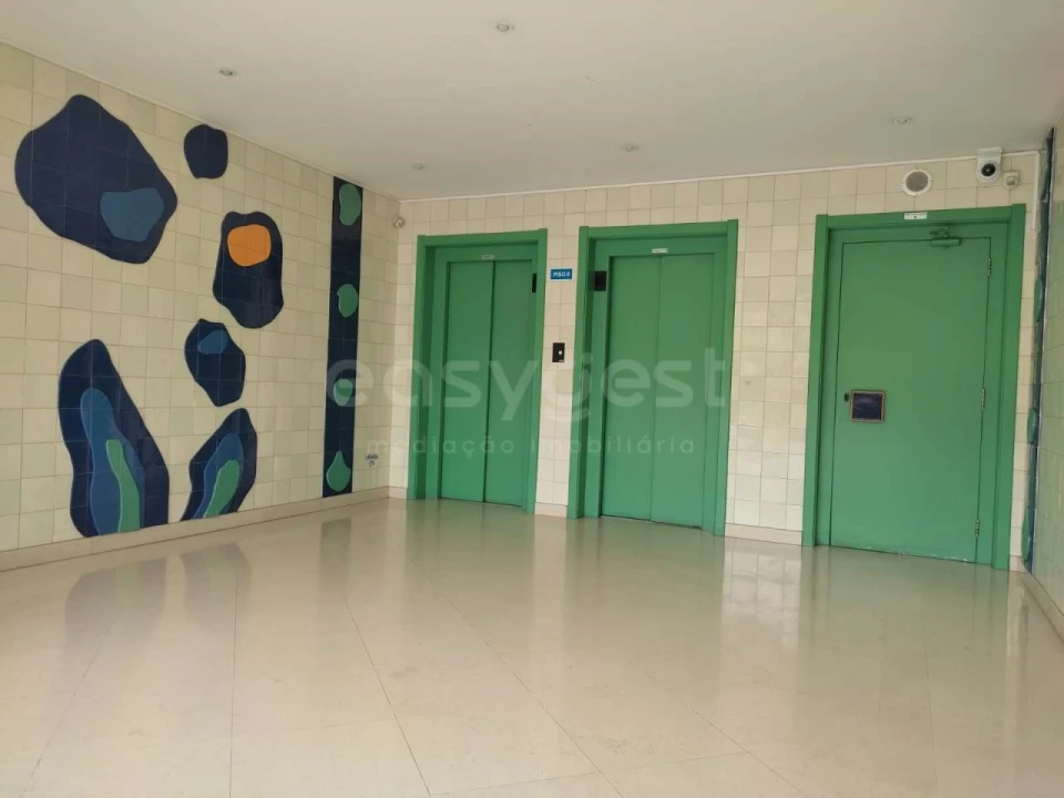 Garagem para Venda em São Domingos de Benfica Foto 15