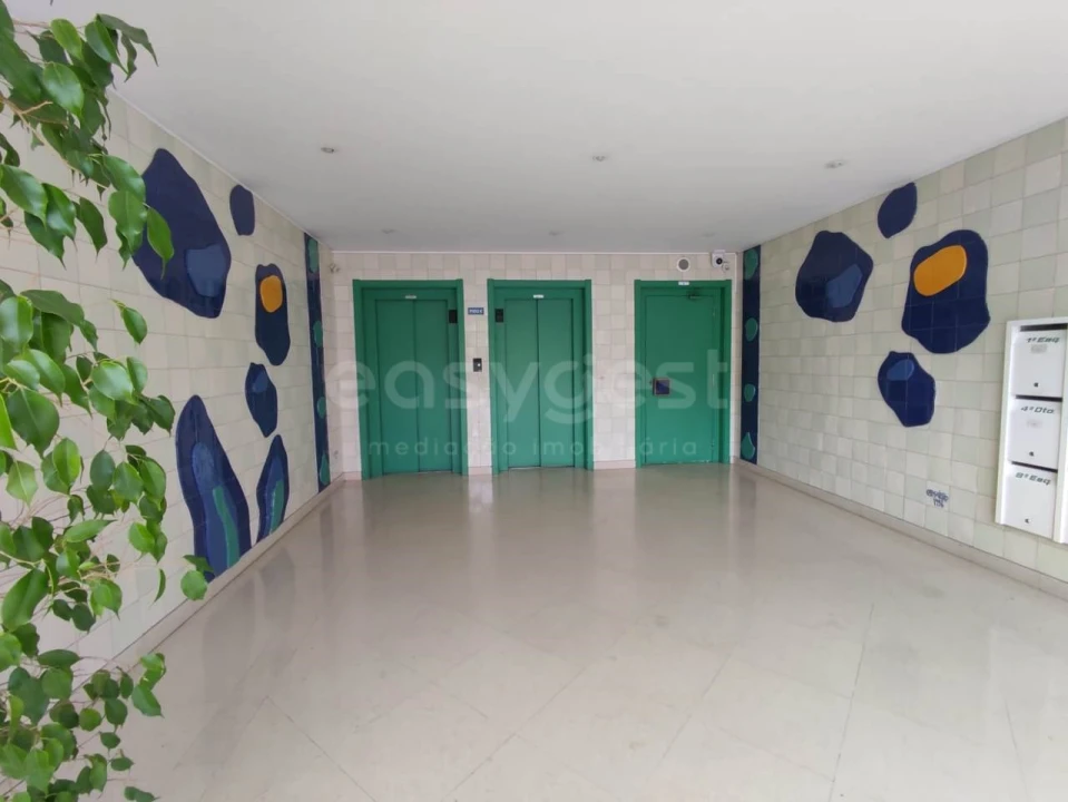 Garagem para Venda em São Domingos de Benfica Foto 17