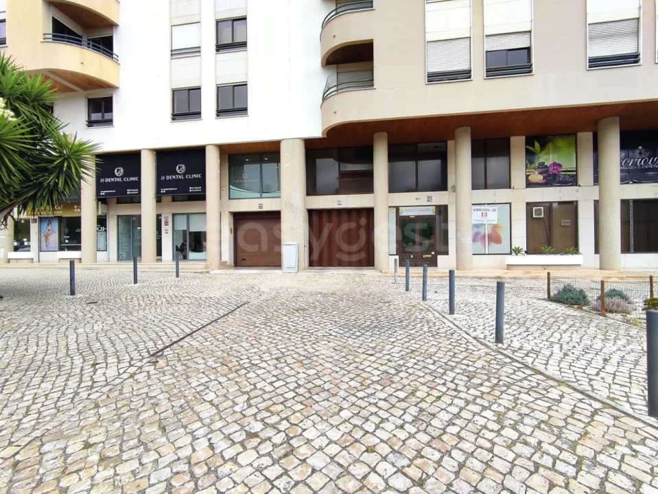 Garagem para Venda em São Domingos de Benfica Foto 3