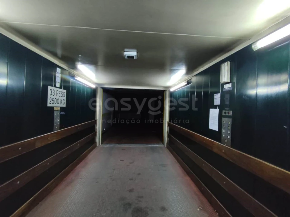 Garagem para Venda em São Domingos de Benfica Foto 8