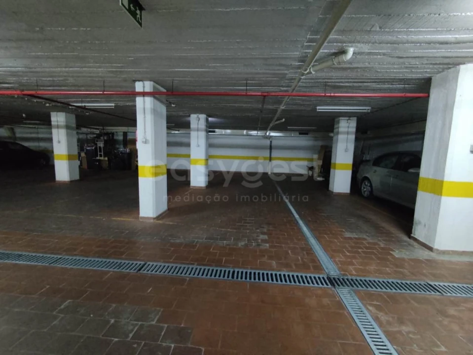Garagem para Venda em São Domingos de Benfica Foto 13