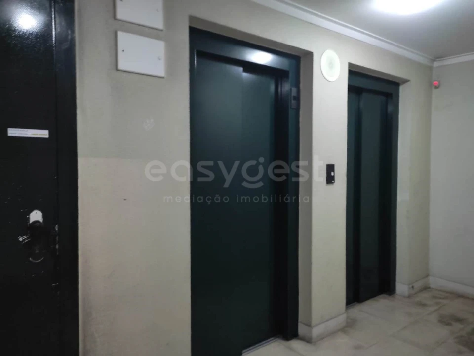 Garagem para Venda em São Domingos de Benfica Foto 15