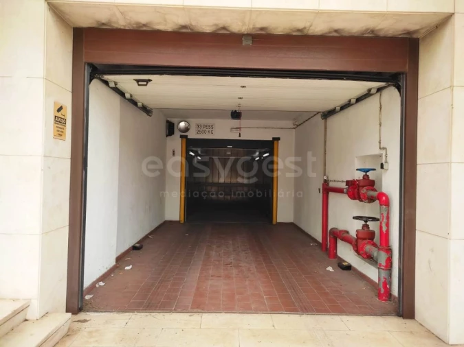 Garagem para Venda em São Domingos de Benfica Foto 4