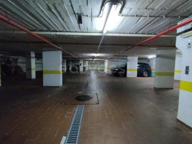 Garagem para Venda em São Domingos de Benfica Foto 9