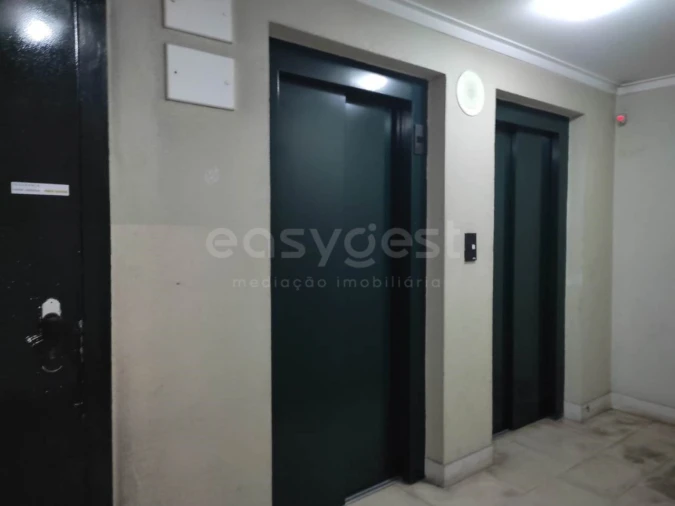 Garagem para Venda em São Domingos de Benfica Foto 14